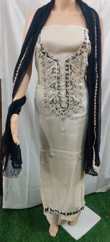 Heavy hota pati nack design with buti work siffon duptta