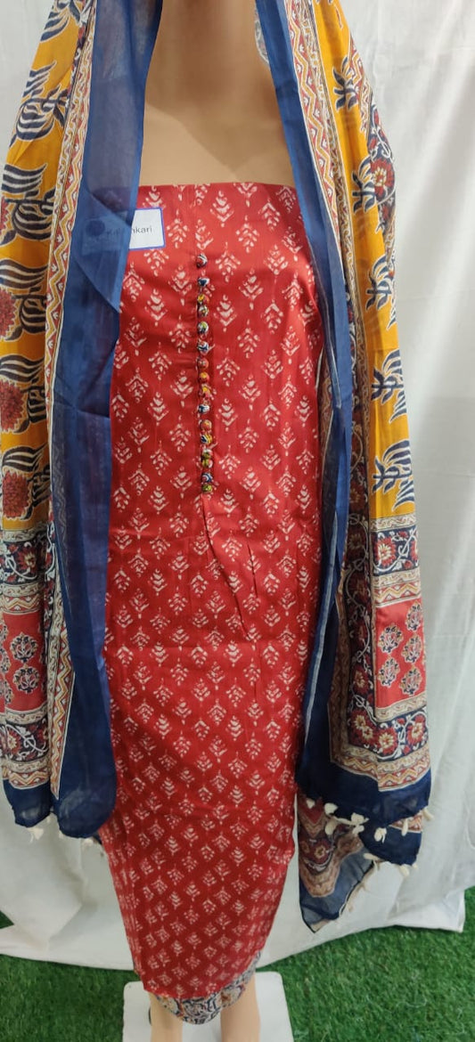 Women sanganeri print nack work potli button wit flower print dipty puyr cemric suit