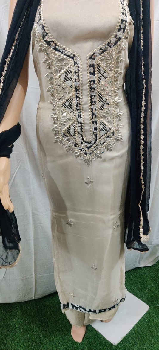 Heavy hota pati nack design with buti work siffon duptta