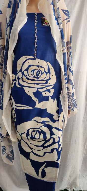 Flower print heavy nack embroidery design suit